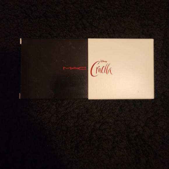 MAC Cruella To Be Kind Eyeshadow Palette - Picture 2 of 9